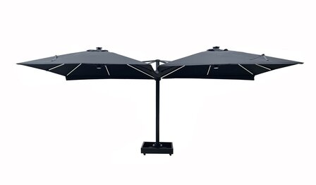 Vierdubbele zweefparasol zijaanzicht terrasopstelling