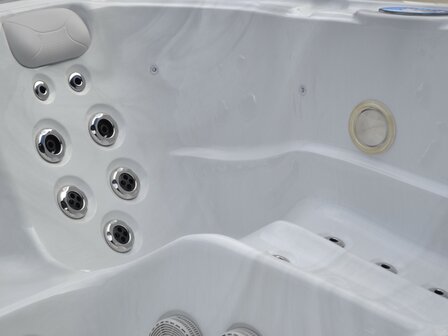 Vonato outdoor spa 230x230cm zijaanzicht sneeuwwit grijs