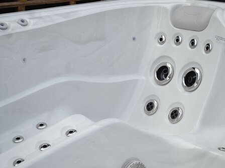 Vonato outdoor spa perspectief vrijstaand sneeuwwit grijs