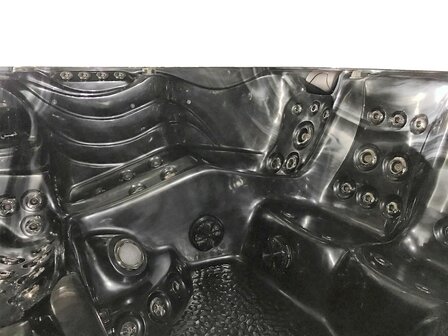 Vonato PF SPA 2025 Black bovenaanzicht interieur 140 jets