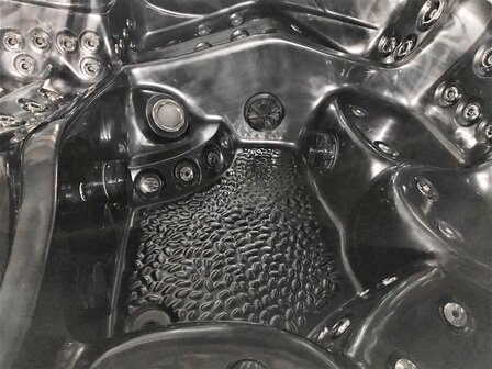 Vonato PF SPA 2025 Black jets hoekdetail RVS
