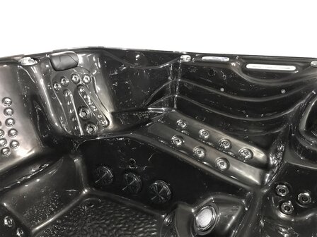 Vonato PF SPA 2025 Black jets ronde configuratie detail