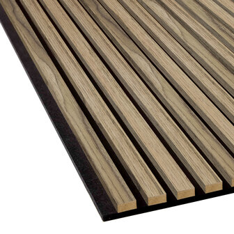 Wandpaneel walnoot detail &mdash; houten latten met 3-zijdig houtfineer