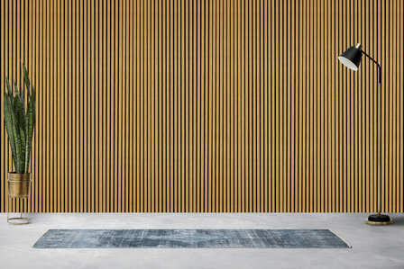 Eindlat eiken 300cm in combinatie met wandpaneel &mdash; professionele randafwerking