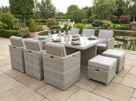 Diningset Landford 11-delig | Cr&egrave;me Wicker &amp; Lichtgrijze Kussens | 6 Personen | Aluminium Frame | incl. Glazen Eettafel &amp; Hockers