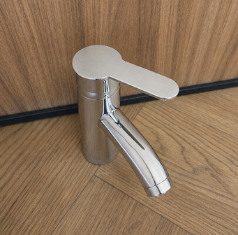 Opzetmengkraan chroom detail &mdash; thermostatisch met aansluitingen