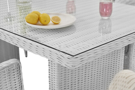 Diningset 7-delig op terras &mdash; wit wicker grijze kussens modern buiten eten