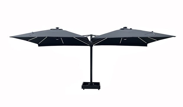 Vierdubbele zweefparasol zijaanzicht terrasopstelling