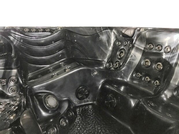 Vonato PF SPA 2025 Black bovenaanzicht interieur 140 jets