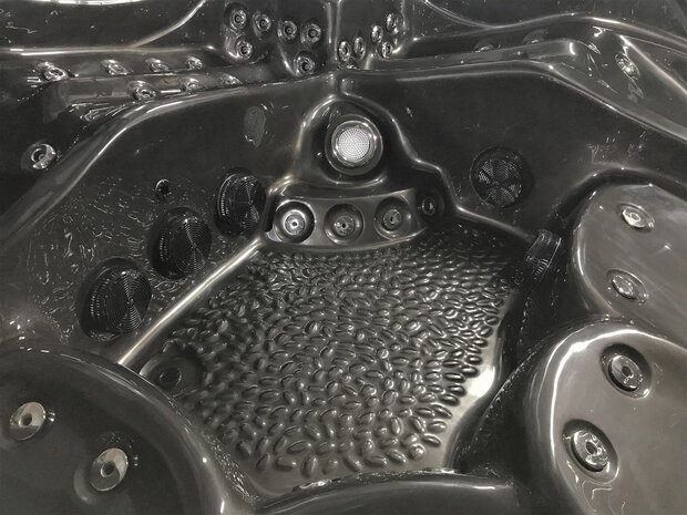 Vonato PF SPA 2025 Black Balboa TP600 display detail