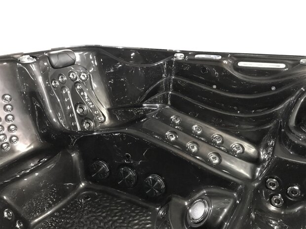Vonato PF SPA 2025 Black jets ronde configuratie detail