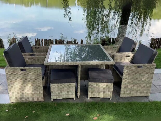 Diningset 9-delig lichtgrijs wicker met zwarte kussens &mdash; 4 stoelen, 4 ottomans en eettafel