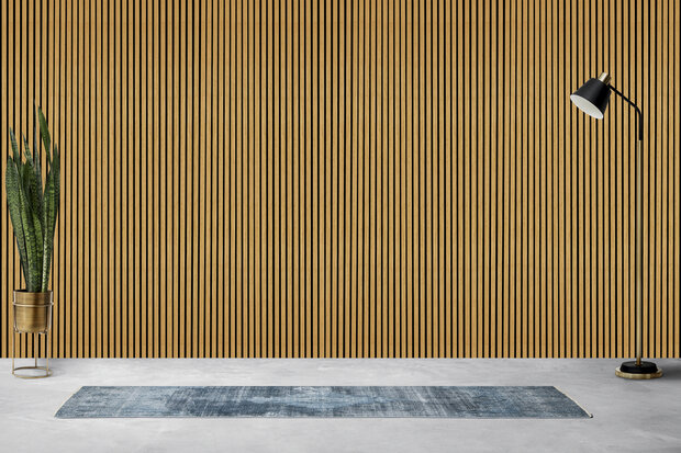 Eindlat eiken 300cm in combinatie met wandpaneel &mdash; professionele randafwerking