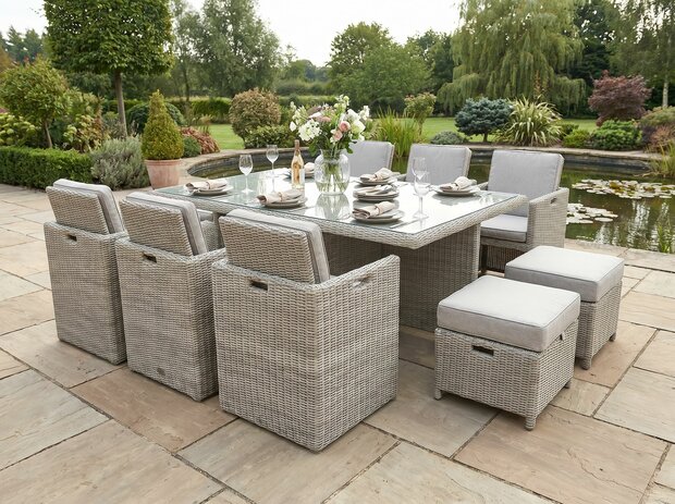 Diningset Landford 11-delig | Cr&egrave;me Wicker & Lichtgrijze Kussens | 6 Personen | Aluminium Frame | incl. Glazen Eettafel & Hockers
