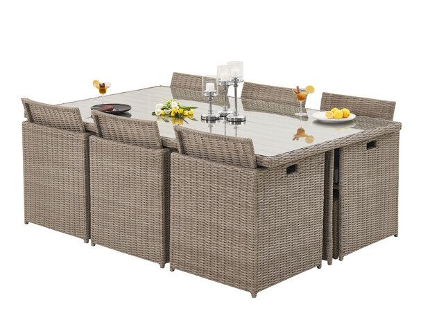 Diningset beige wicker op terras &mdash; modern buiten eten 6 personen