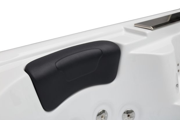 Ligbed detail outdoor spa massagepositie